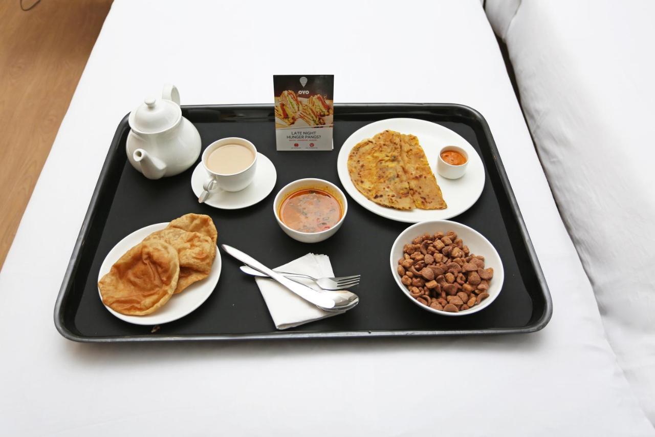 Moments Hotel Lucknow Ngoại thất bức ảnh