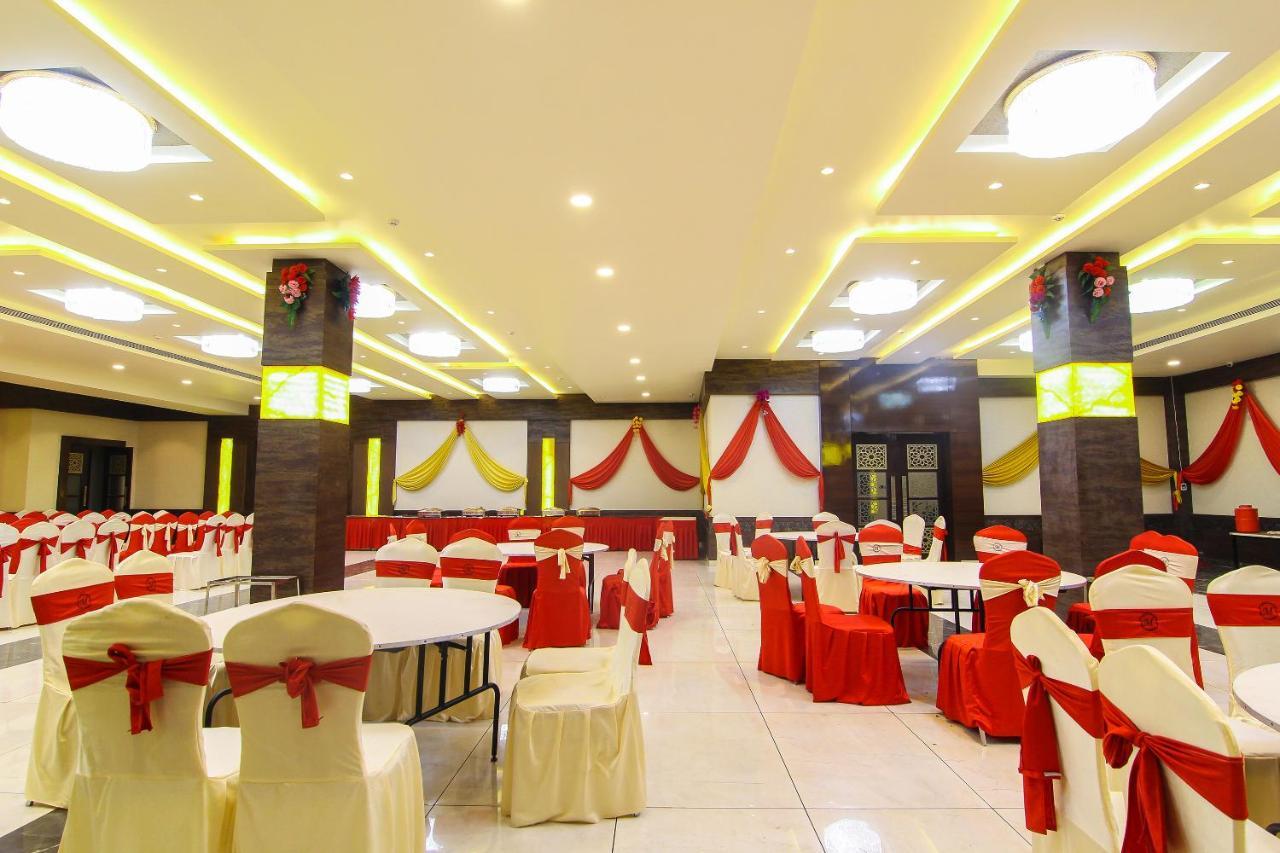 Moments Hotel Lucknow Ngoại thất bức ảnh