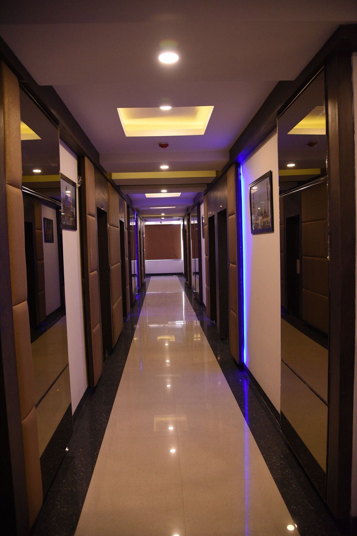 Moments Hotel Lucknow Ngoại thất bức ảnh