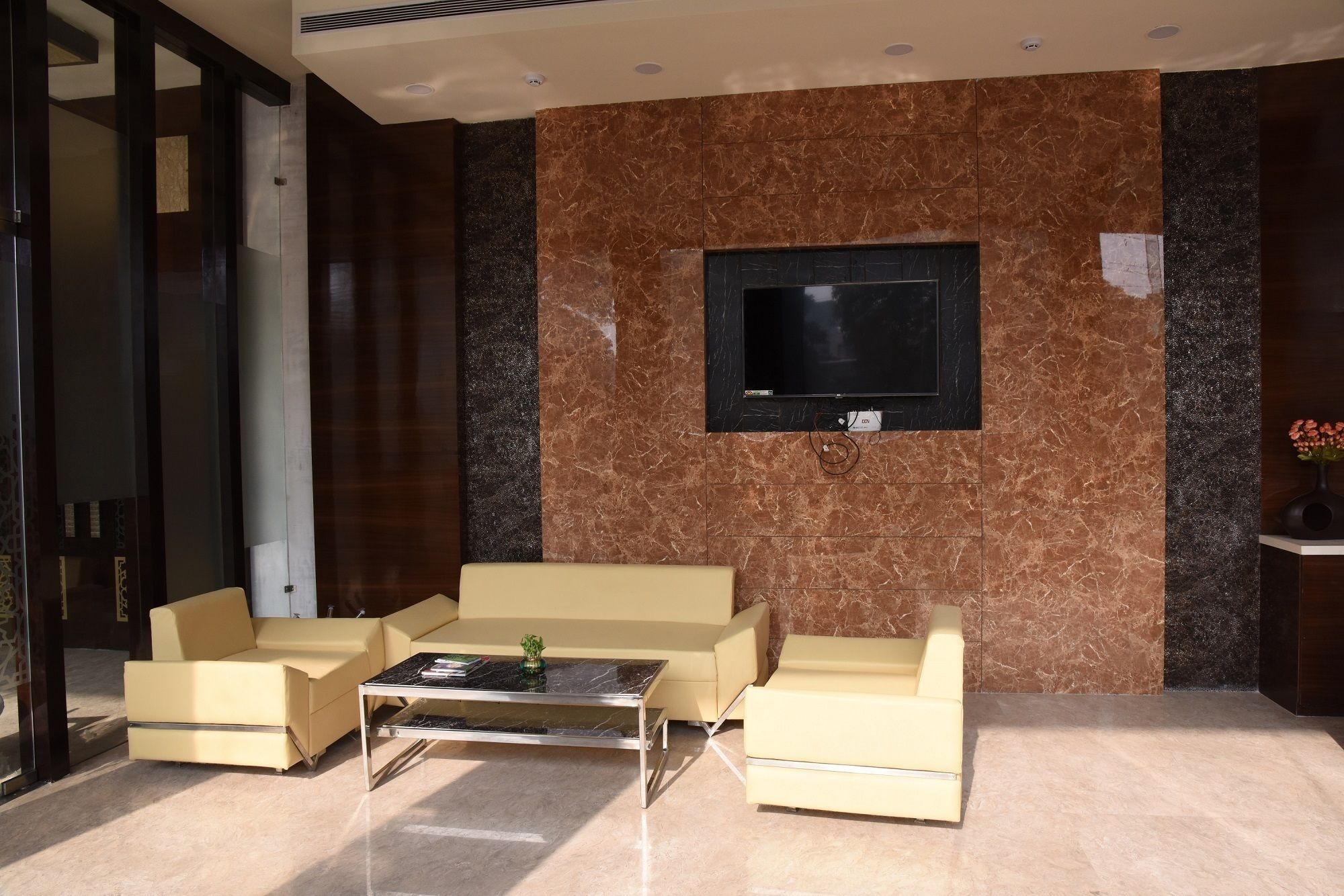 Moments Hotel Lucknow Ngoại thất bức ảnh