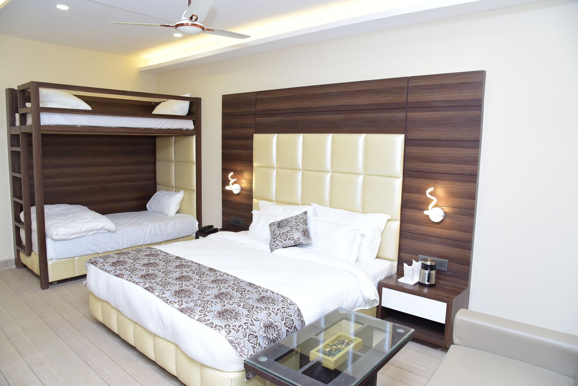 Moments Hotel Lucknow Ngoại thất bức ảnh
