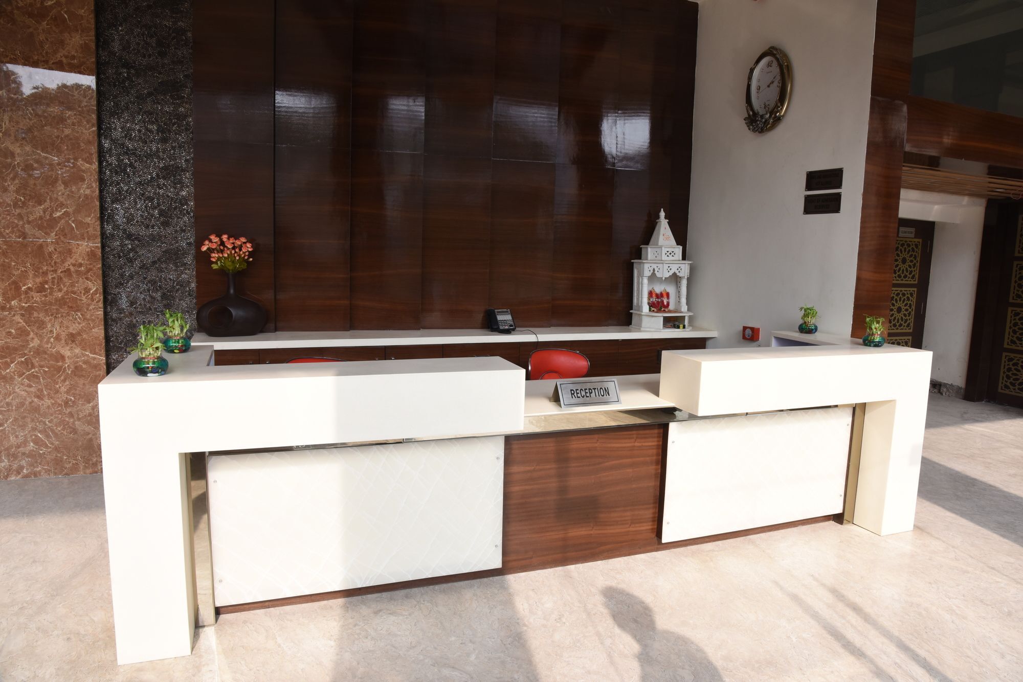 Moments Hotel Lucknow Ngoại thất bức ảnh