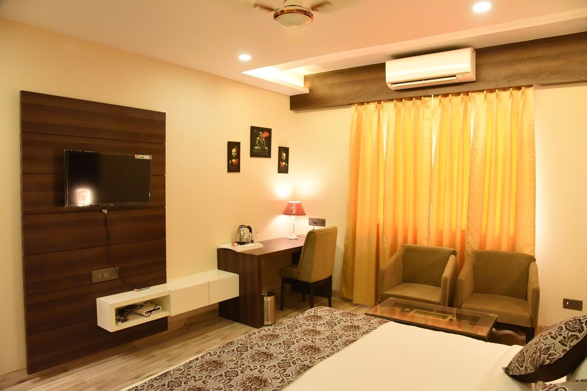 Moments Hotel Lucknow Ngoại thất bức ảnh