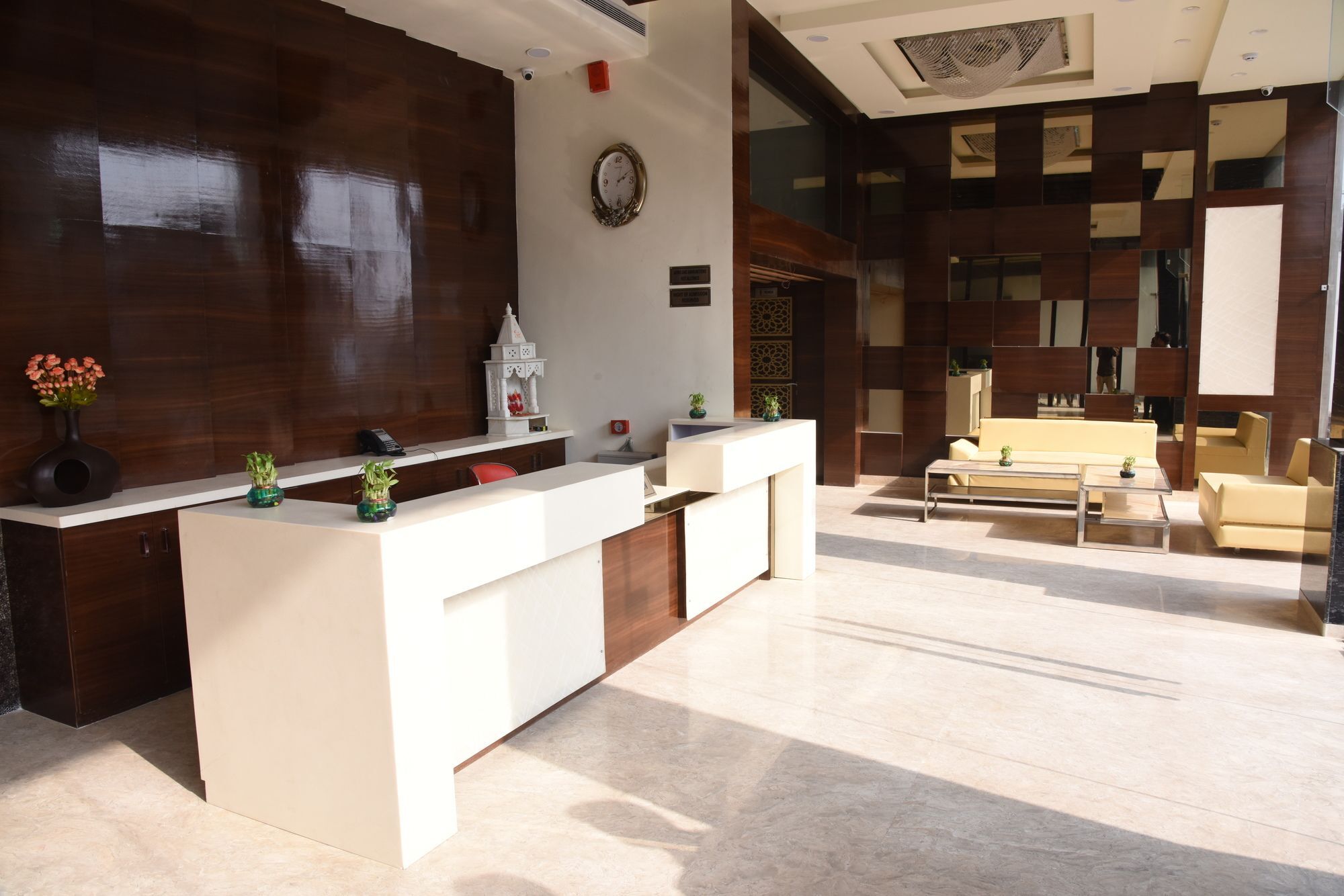 Moments Hotel Lucknow Ngoại thất bức ảnh