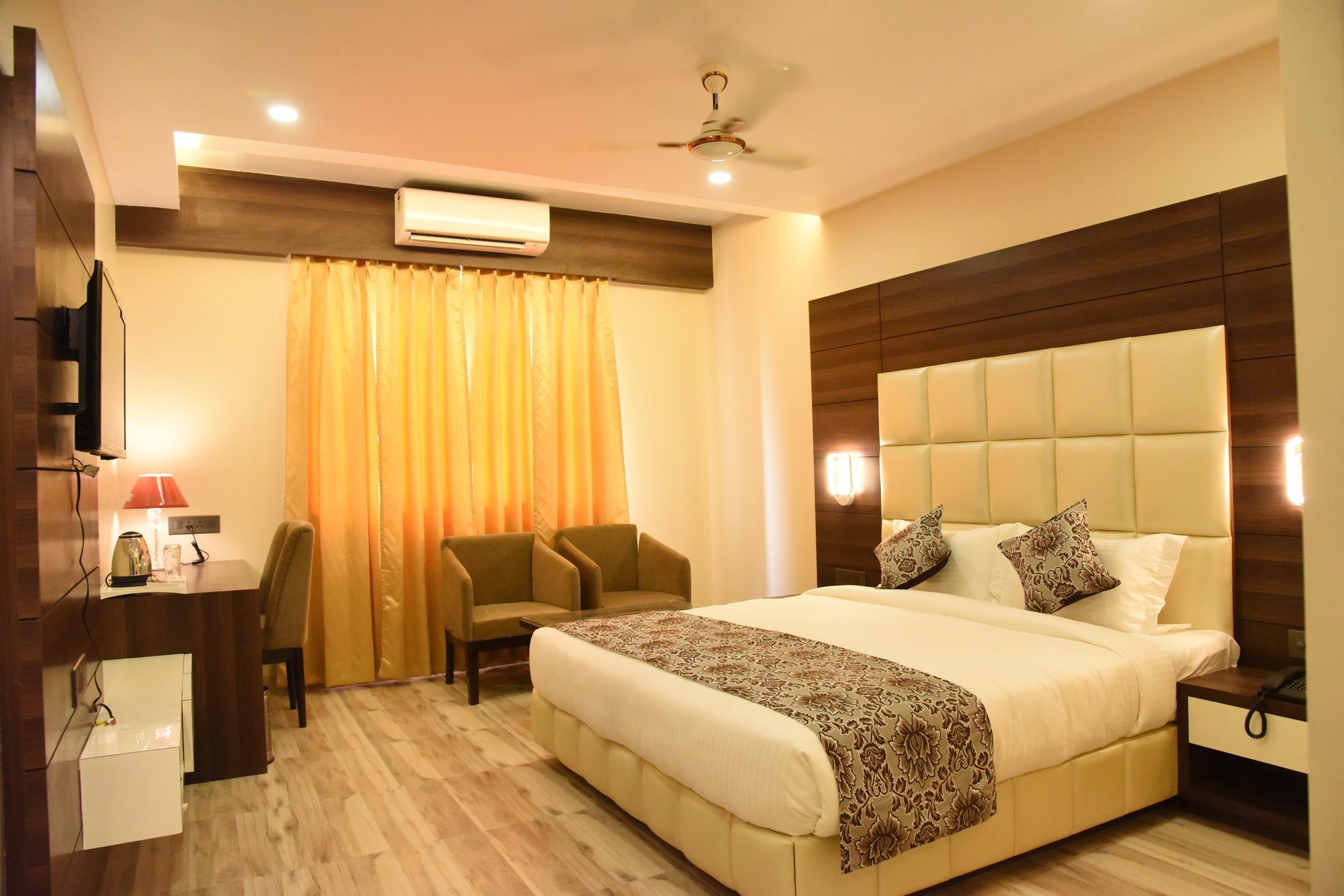 Moments Hotel Lucknow Ngoại thất bức ảnh
