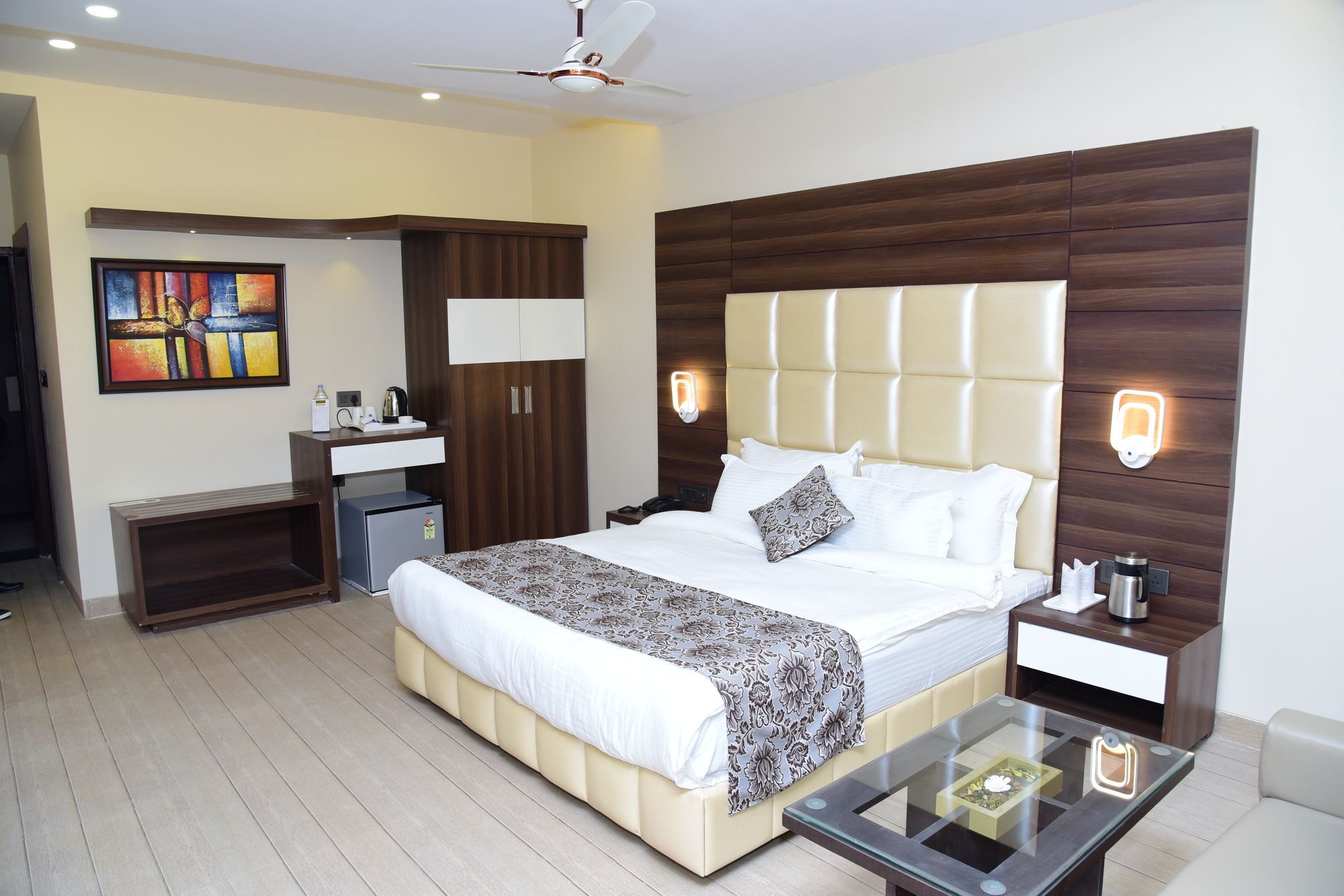 Moments Hotel Lucknow Ngoại thất bức ảnh