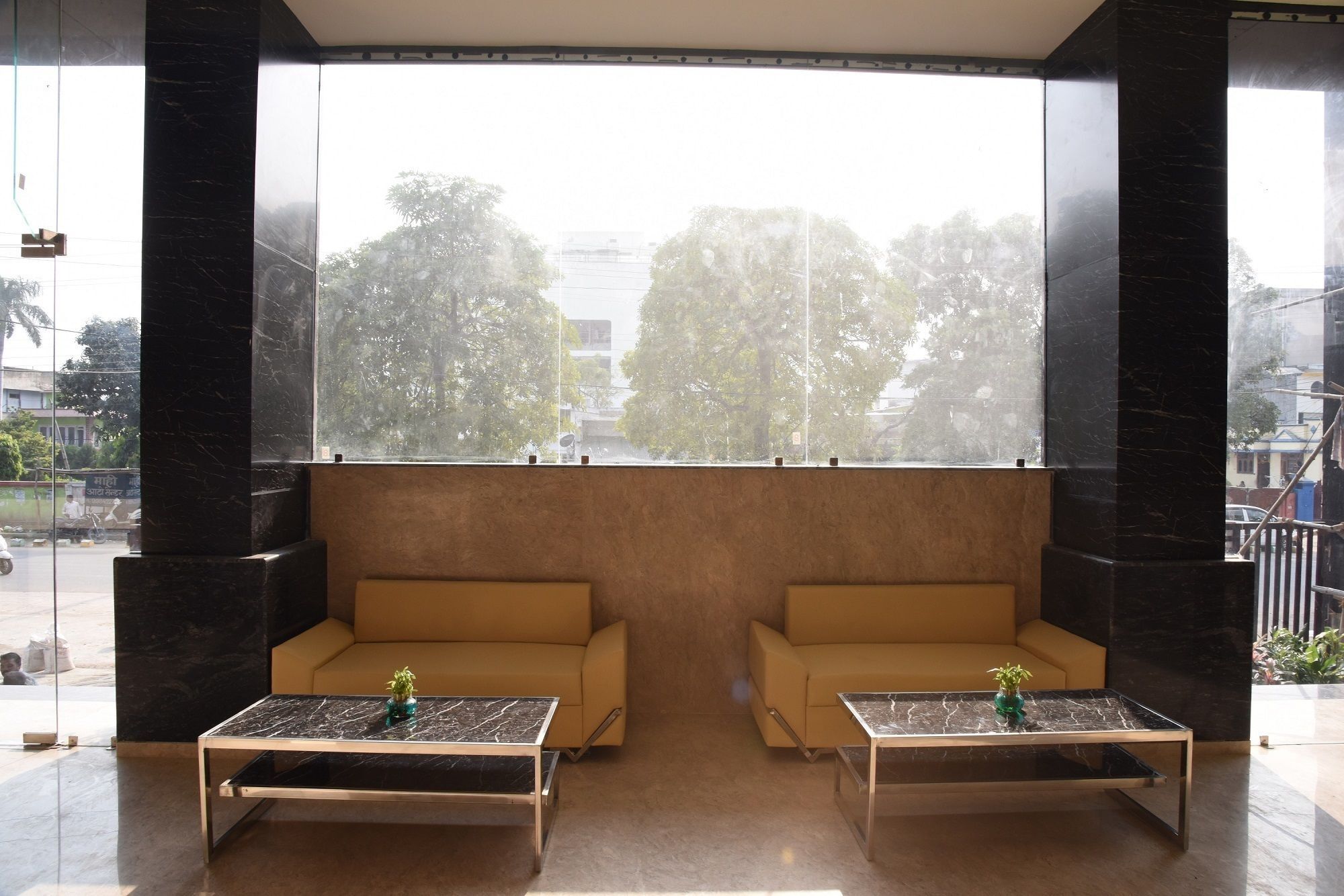 Moments Hotel Lucknow Ngoại thất bức ảnh