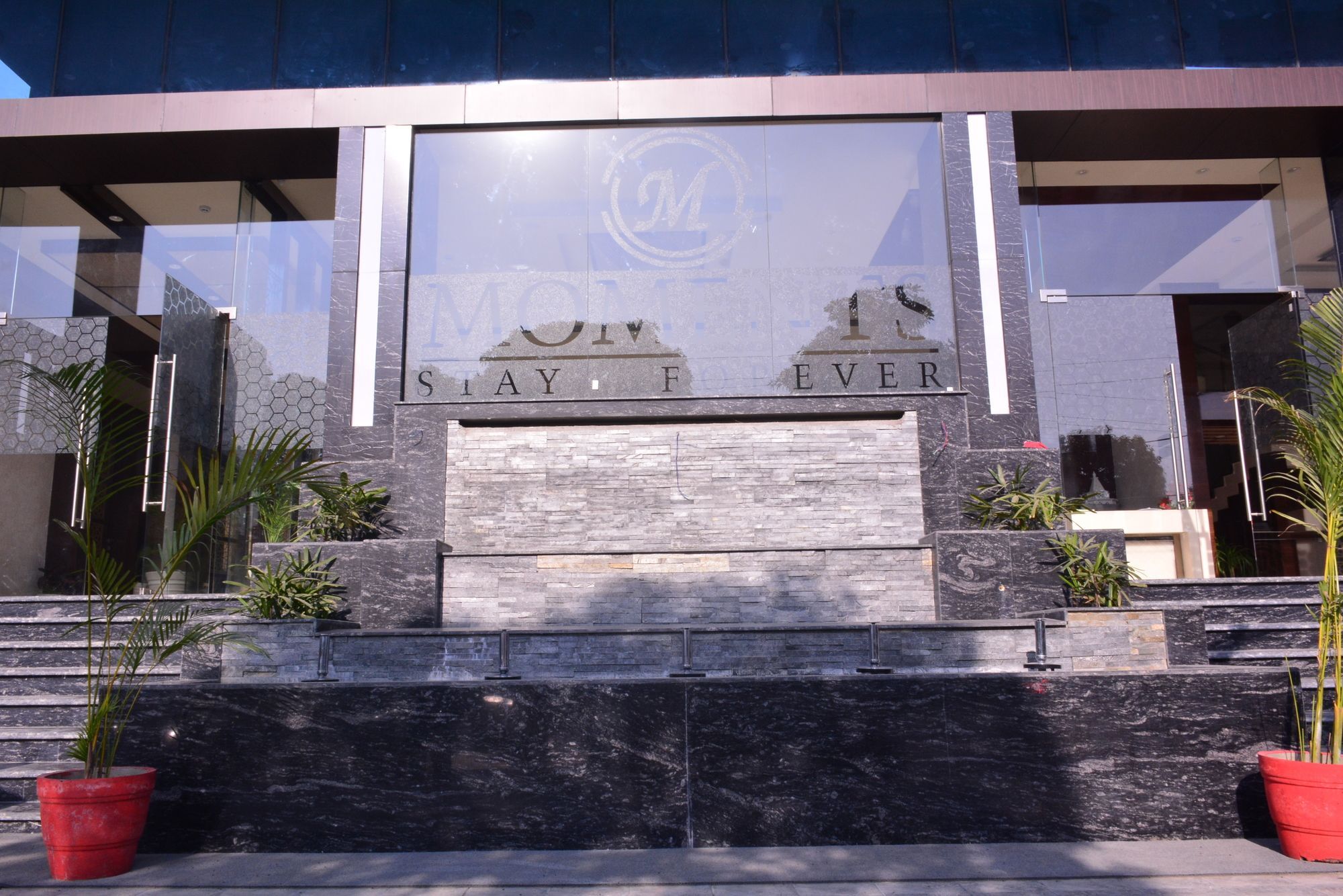 Moments Hotel Lucknow Ngoại thất bức ảnh