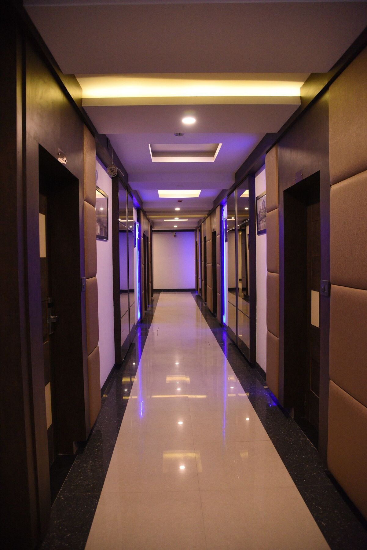 Moments Hotel Lucknow Ngoại thất bức ảnh