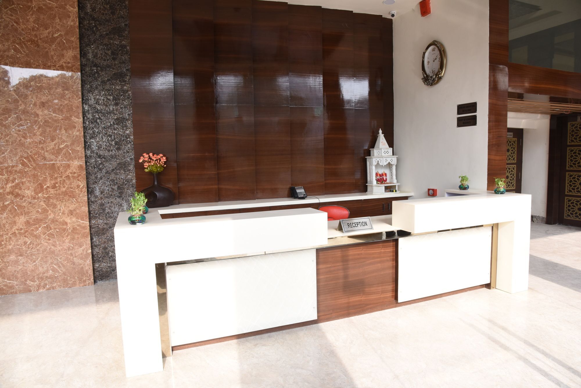 Moments Hotel Lucknow Ngoại thất bức ảnh