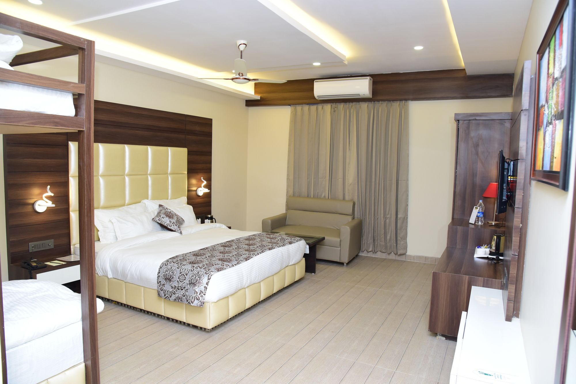 Moments Hotel Lucknow Ngoại thất bức ảnh