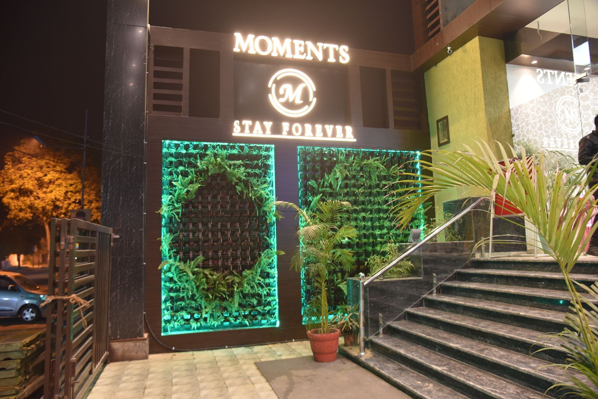 Moments Hotel Lucknow Ngoại thất bức ảnh