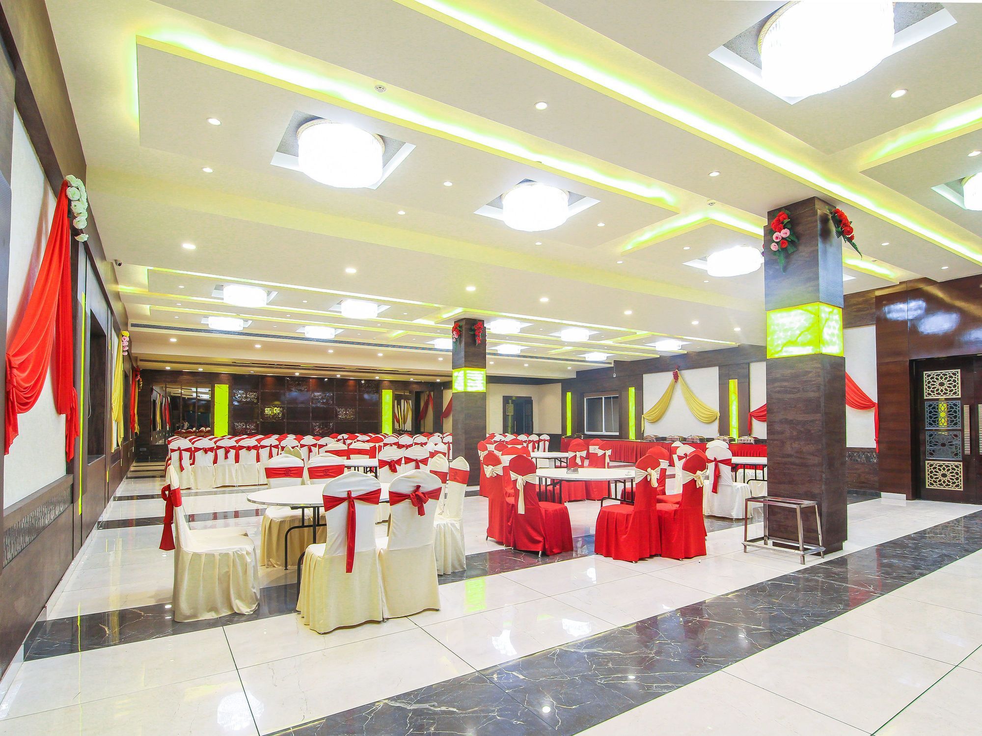 Moments Hotel Lucknow Ngoại thất bức ảnh