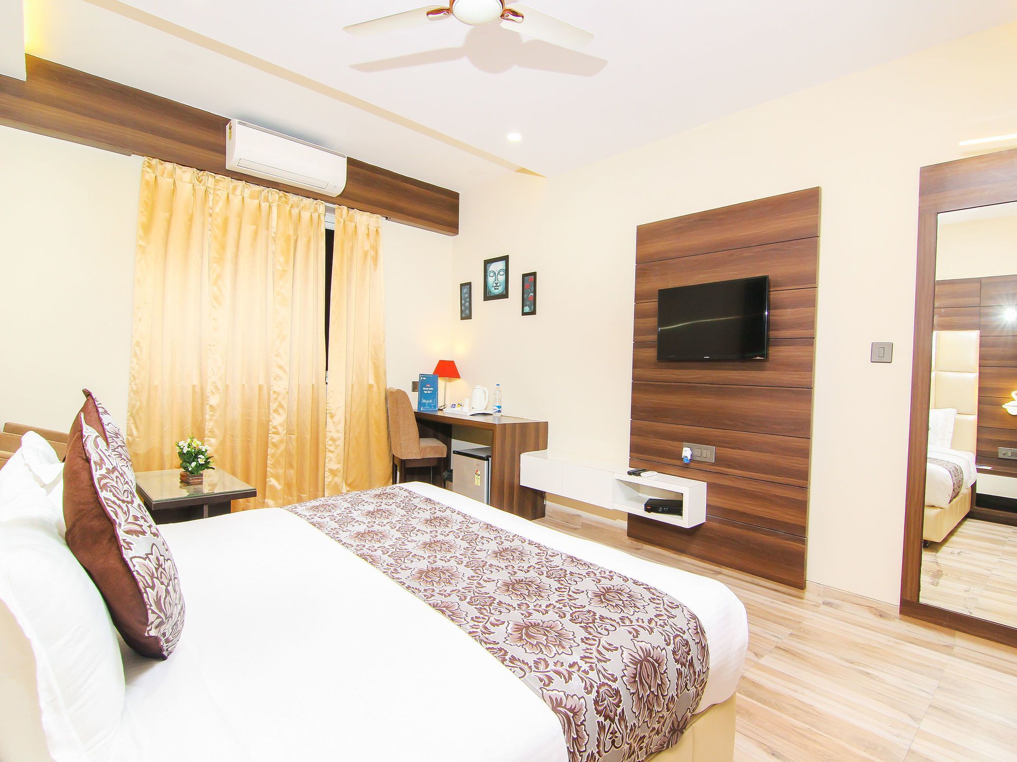 Moments Hotel Lucknow Ngoại thất bức ảnh