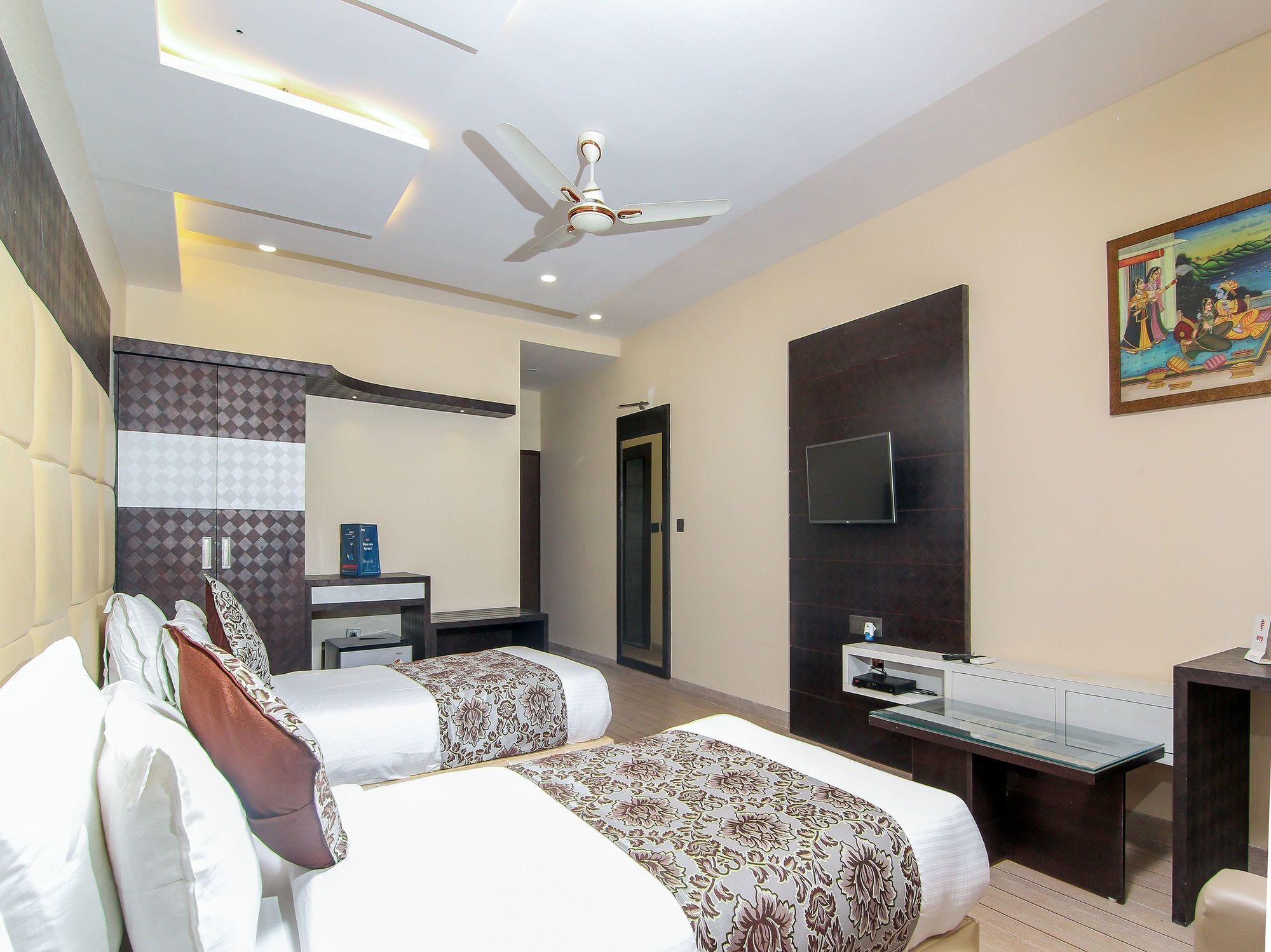 Moments Hotel Lucknow Ngoại thất bức ảnh