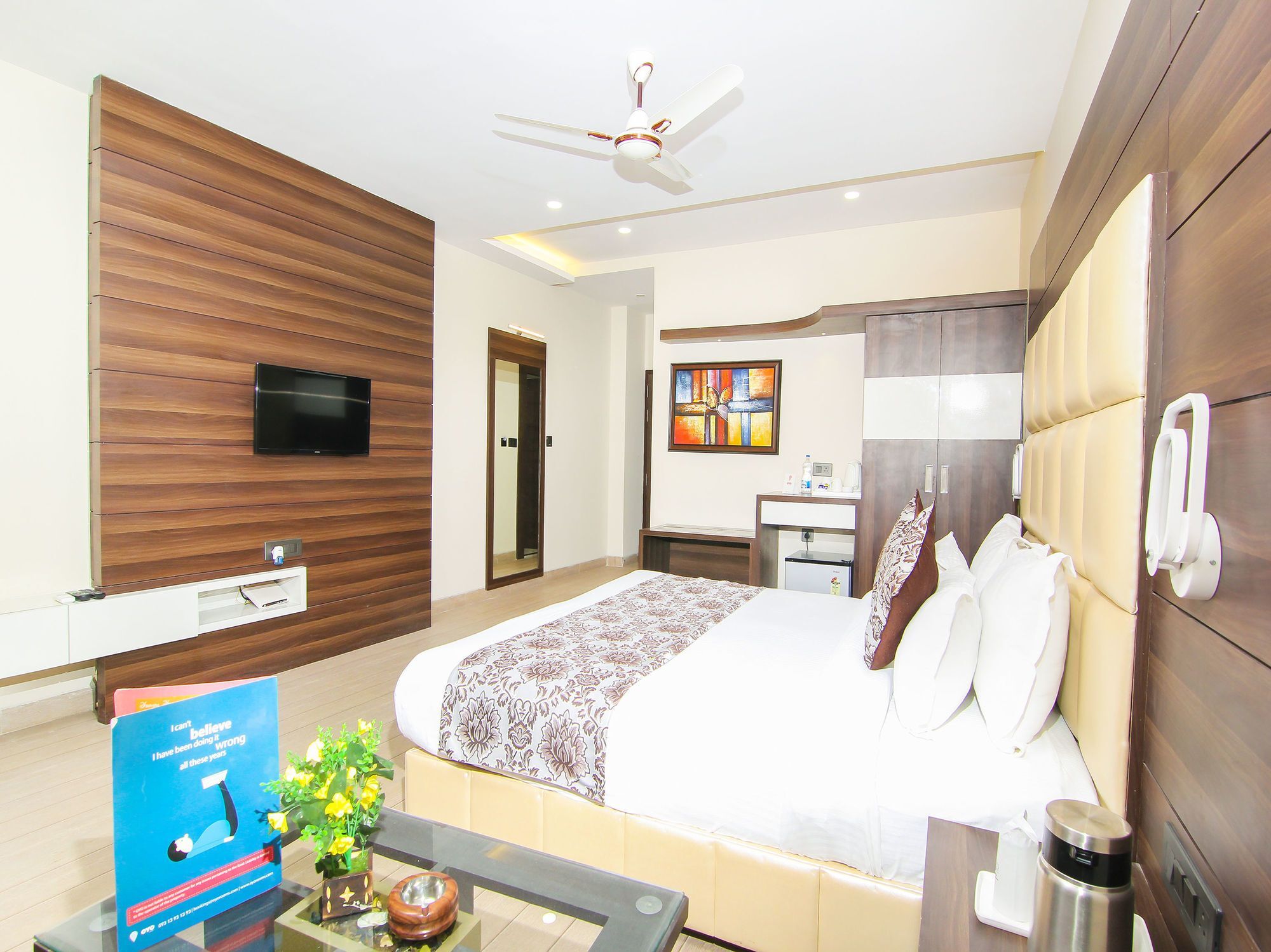 Moments Hotel Lucknow Ngoại thất bức ảnh