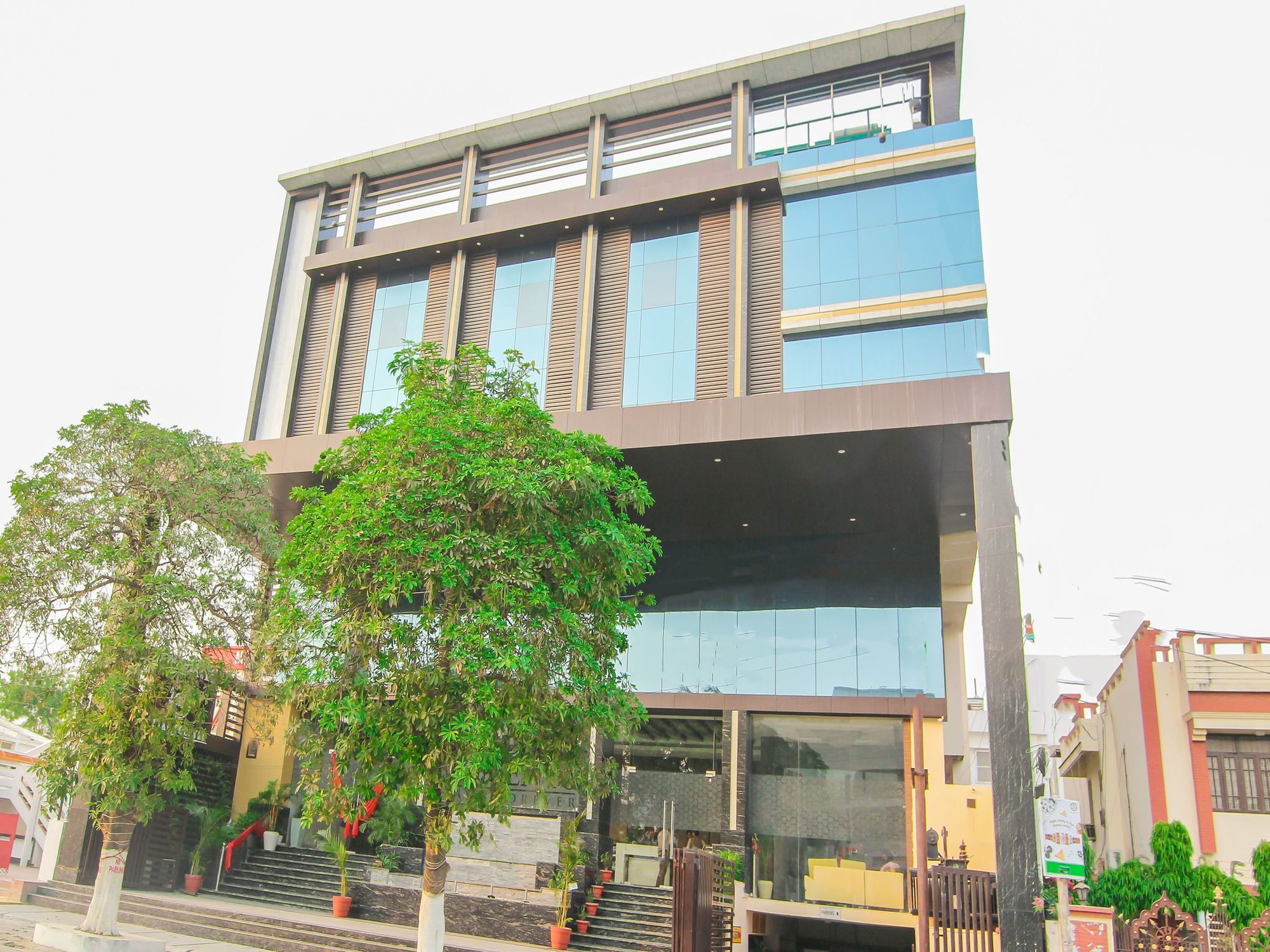 Moments Hotel Lucknow Ngoại thất bức ảnh